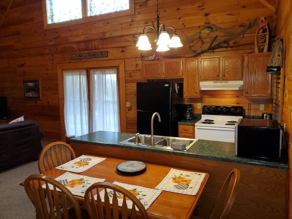 Story Brook: Beautiful True Log Cabin! Close To Dollywood, State Park, And More! Sevierville Luaran gambar