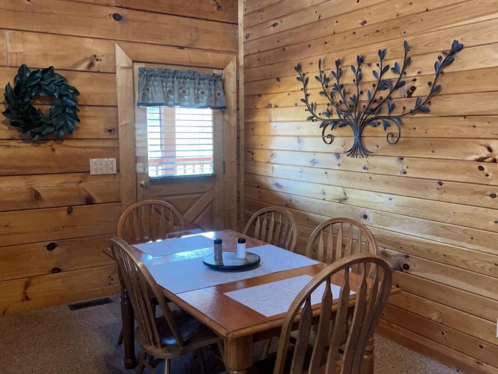 Story Brook: Beautiful True Log Cabin! Close To Dollywood, State Park, And More! Sevierville Luaran gambar